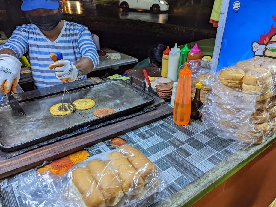 1st choice legend burger faiq batu tiga Kuching Sarawak 1 1st choice legend burger faiq batu tiga kuching sarawak