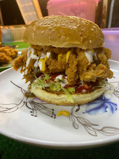 COUPLE BITES BURGER