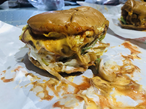 Midnight Burger (Burger Ayam Crispy)