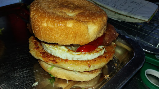 Akie Burger Pandan