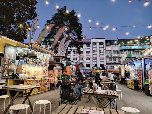 Night Food Trucks @Car Parking Brinchang