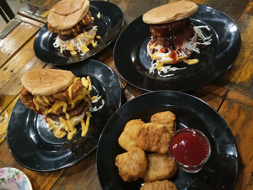 Pendek Burger Corner