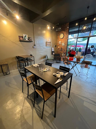 Golden Smoke Cafe Golden Smoke Cafe