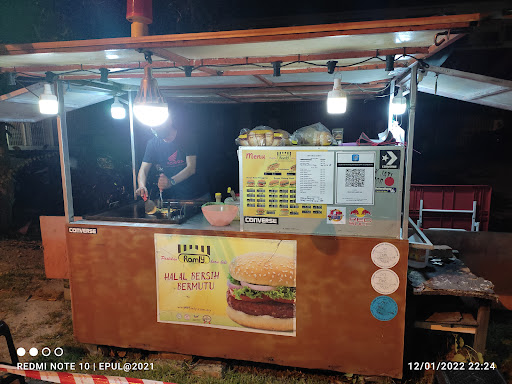 Stall burger along bapak rider