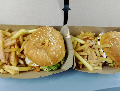 BURGER GORENG TNF STATION