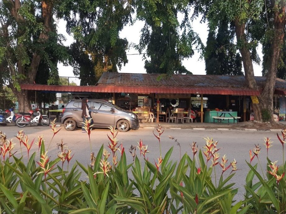 GERAI DEPAN INFINEON 1 gerai depan infineon