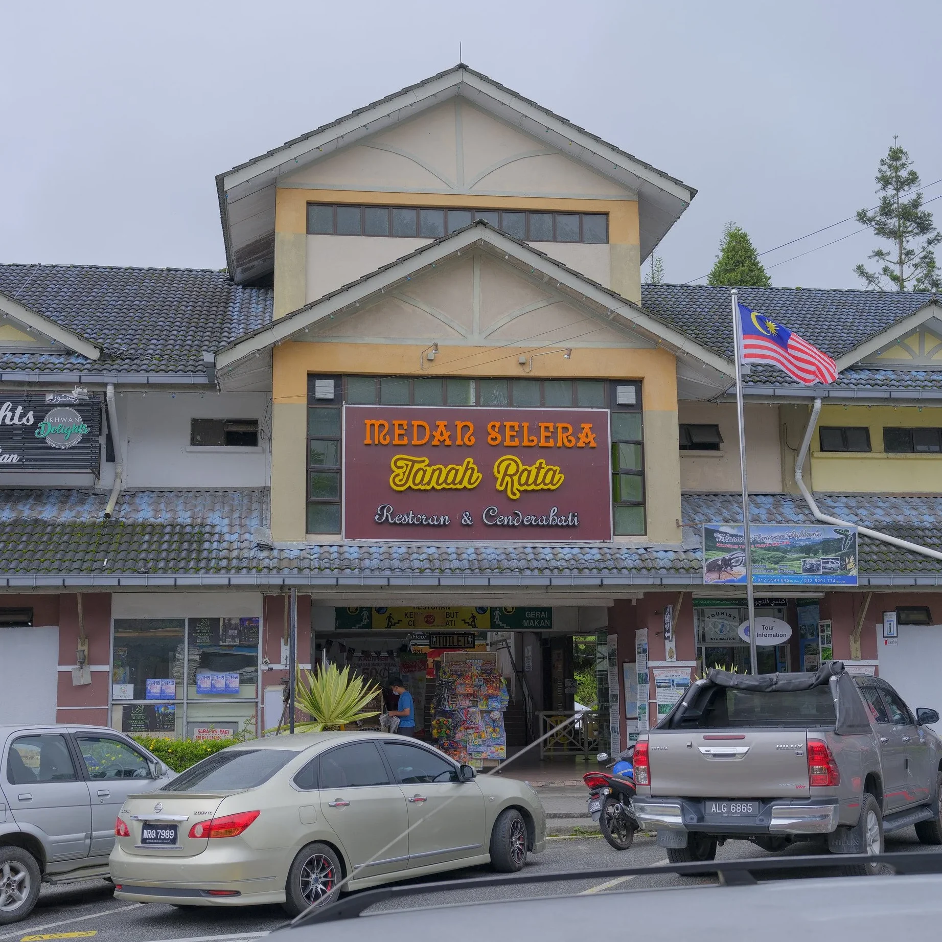 kompleks gerai tanah rata