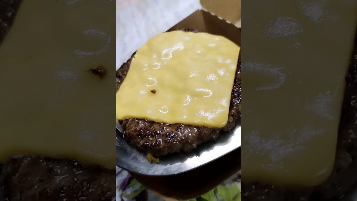 Mat John Burger Menara Condong 1 mat john burger menara condong