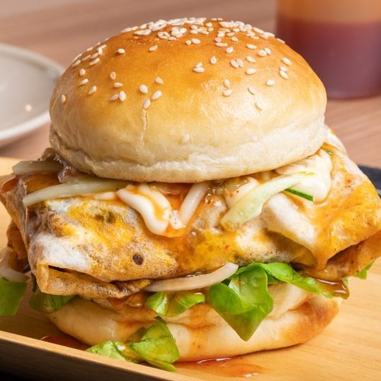 ramly burger celup telur