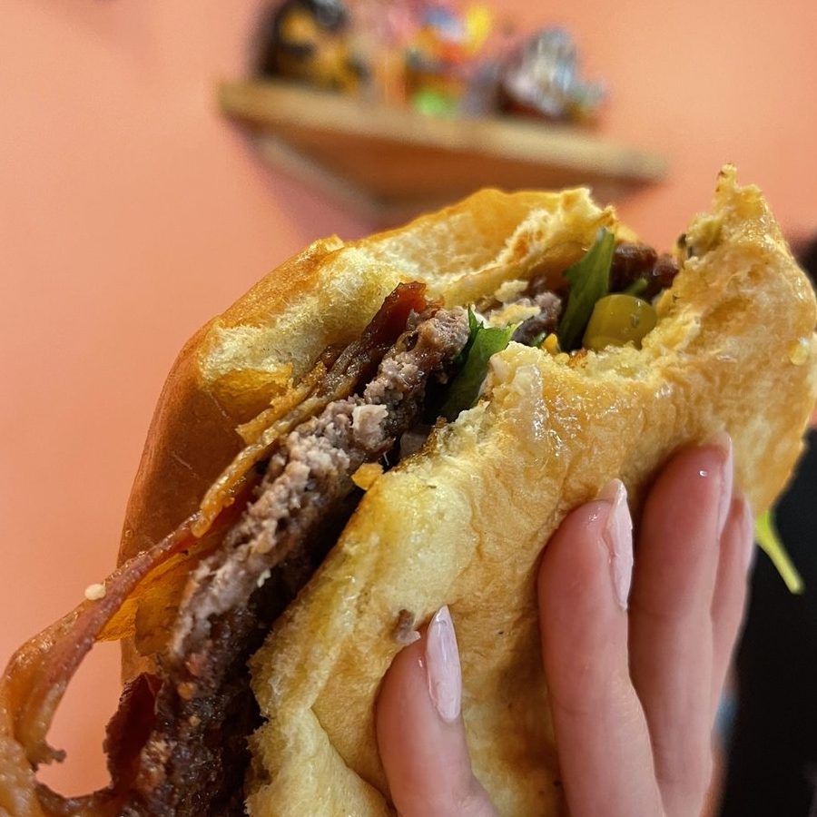 rasta burger dsm